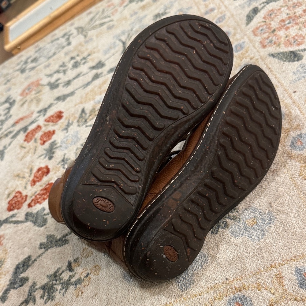 UGG Chestnut Leather Boots with Shearling - Picture 7 of 7